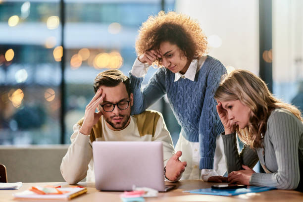 Căng thẳng, stress kéo dài sẽ khiến tình trạng tóc bạc sớm diễn ra nhanh và nhiều hơn